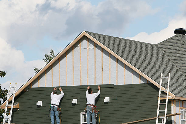 Professional Vinyl Siding technician working in Powells Point, NC